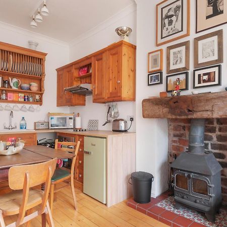 Cozy With Character Vibrant Cottage Style Flat At Leith Links Park エディンバラ エクステリア 写真