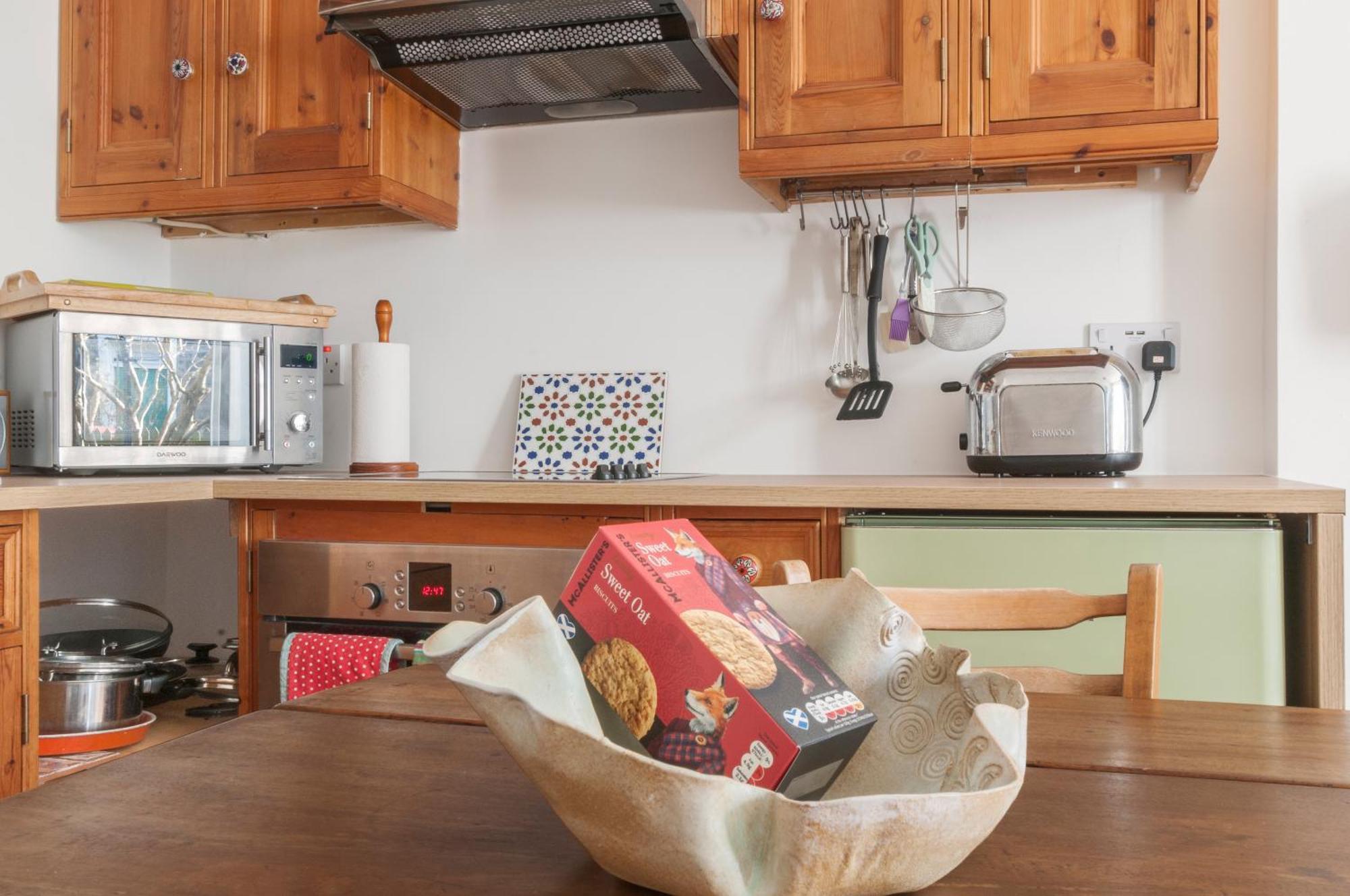 Cozy With Character Vibrant Cottage Style Flat At Leith Links Park エディンバラ エクステリア 写真